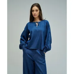 Blusa en light denim de mujer regular fit