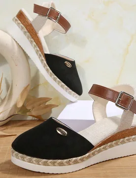 Sandalias de cuña negras con hebilla ajustable y punta cerrada para mujer talla grande, cómodas y versátiles para playa y vacaciones de verano - Shein - FashionsVida