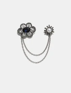 Brosche mit Kette und Schmucksteinen Grau OS - Stradivarius - FashionsVida