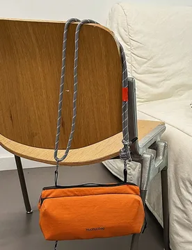 Bolsa ligera de maquillaje de Body pequeño para ir al trabajo, con detalles para escalar montañas, bolsa de malla para la taza de agua que puede aco - Shein - FashionsVida