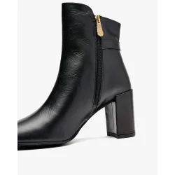 Botines de mujer de piel con hebilla