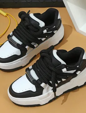 Zapatillas de skate estilo pan clásico en blanco y negro para mujer, con cordones anchos, versátiles y casuales para deportes, adecuadas para uso di - Shein - FashionsVida