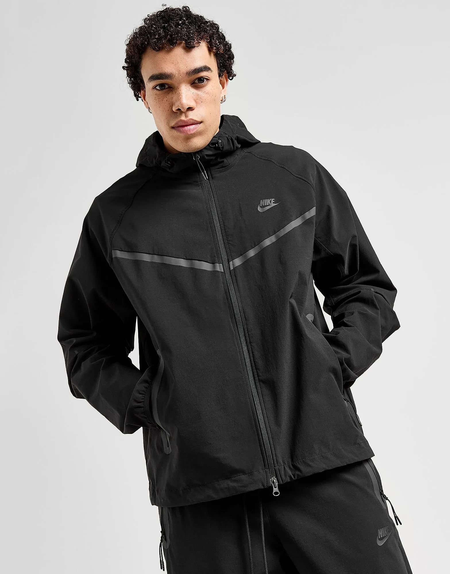 Tech Woven Full Zip Hooded Jacke - Herren, Schwarz - male - Size: M - Nike - FashionsVida