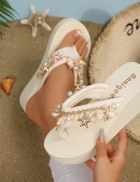 Sandalias de plataforma con cuña EVA para mujer, con decoración de cadena de conchas de estilo bohemio, chanclas para playa y vacaciones, esenciales - Shein - FashionsVida