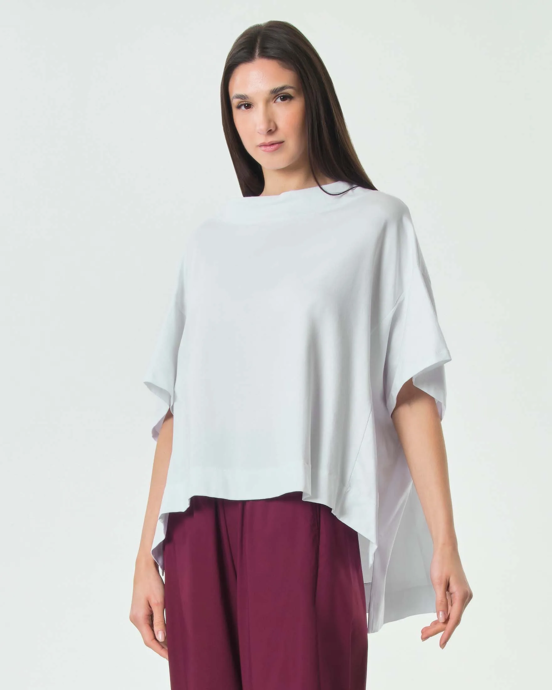 Top bianco con collo in pieidi e spalla scesa - Jurerê - FashionsVida