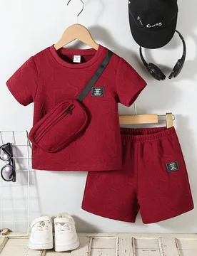 Conjunto de 3 piezas para niños jóvenes: Camiseta de manga corta casual con jacquard de punto con letras, pantalones cortos y bolso, adecuado para s - Shein - FashionsVida