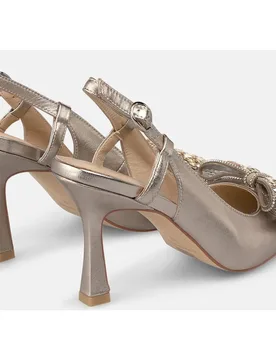 Zapatos de salón de mujer de piel con puntera afilada y adorno de lazo - Alma en Pena - FashionsVida