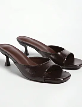 Sandalias de tacón alto tipo mule con punta cuadrada y tiras, estilo coreano elegante, primavera/verano 2026, tacón de gatito para mujer - Shein - FashionsVida
