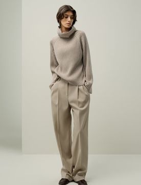 Maglia Lana-Cashmere Tost L: Caldo Dolcevita 70% Lana 30% Cashmere, Maniche Raglan, Design Elegante