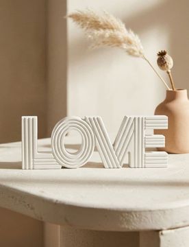Decorazione da appoggio a forma di scritta LOVE - bianco
