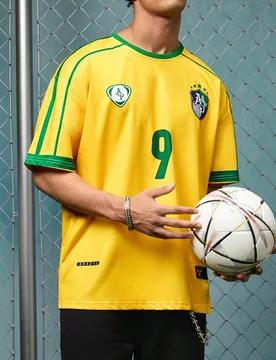 Camiseta de verano estilo callejero con estampado de equipo de fútbol/fútbol de Brasil, camiseta de manga corta con cuello redondo para hombre - Shein - FashionsVida