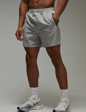 Herren Herren Active Regular Stretch Woven 5inch Short Light Grey Größe Small - boohooMAN - FashionsVida