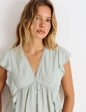 Blusa de mujer con volantes y puntilla - Brownie - FashionsVida