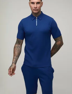 Herren Großgrößen Schmal Geschnittenes Waffel Reißverschluss-Poloshirt & Shorts Set Navy Größe Small - boohooMAN - FashionsVida