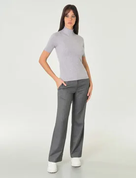 Maglia grigio peral a collo alto in misto viscosa a motivo traforato all over - Hlo! - FashionsVida