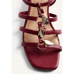 Sandalias de tacón de mujer de piel con tiras y detalle con abalorios