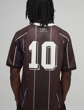 Men's Tall Regular Man Official Football Top Chocolate Size Small Chocolate S - boohooMAN - FashionsVida