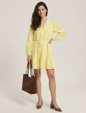 Abito mini in cotone con motivo in pizzo - giallo chiaro
