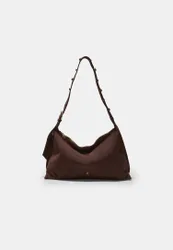 Flache Schultertasche mit Nieten, 100 % Leder Braun OS