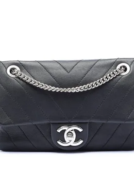 Mini CC Chevron Calfskin Single Flap - Chanel - FashionsVida