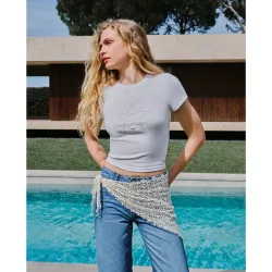 Camiseta de mujer con estrella y encaje