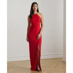 Vestido largo con cuelo halter y apertura lateral