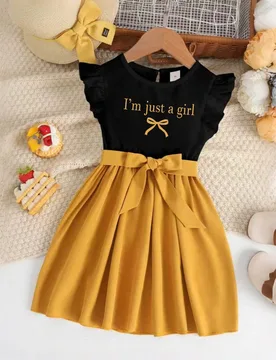 Vestido con estampado de letras y volantes en el bajo para niña - Shein - FashionsVida