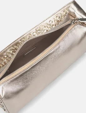 Bolso de mano con asa cubierta con tachas y cierre con cremallera - Alma en Pena - FashionsVida