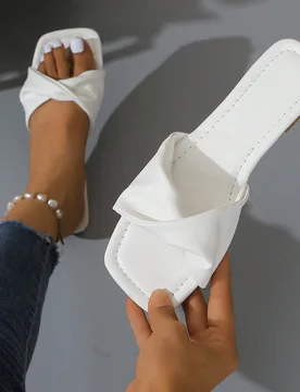 Sandalias planas plegables con pliegues de moda para mujer para todas las estaciones, nuevas zapatillas de suela plana para exterior de verano, sandal - Shein - FashionsVida