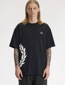 Camiseta de hombre de manga corta con logotipo texturizado - Fred Perry - FashionsVida