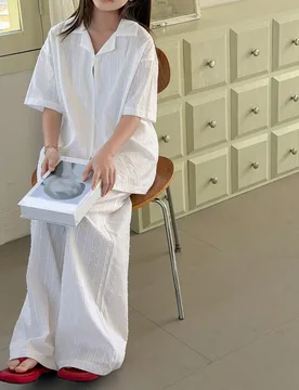 Ropa de estar en casa de verano cómoda y casual para niñas preadolescentes con hombros caídos, manga corta y botones delanteros sueltos - Shein - FashionsVida