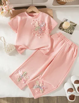 Set de 2 piezas con blusa de manga corta y cuello redondo con decoración floral de cuentas y pantalones rectos para niñas, adecuado para uso al aire - Shein - FashionsVida