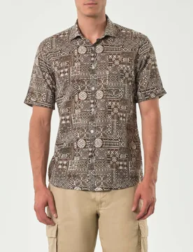 Camicia mezza manica in fantasia etnica marrone di misto lino e cotone - Alley Docks - FashionsVida