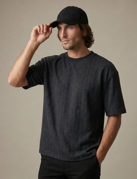 Cappellino con visiera e scritta ricamata - nero
