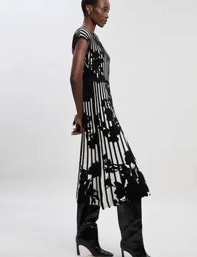 Womens Floral Jacquard Knit Full Skirted Midi Dress - Monochrome Multi - Size Small - Karen millen - FashionsVida