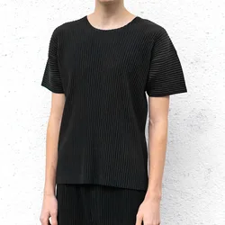 ISSEY Wrinkle Shirt with Pleats, Round Neck, Loose Fit, Versatile and Stylish Summer Short-Sleeved T-Shirt for Men, Trendy Style