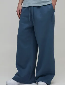 Herren Extrem Weite Jogginghose Mit Hohem Aufdruck Slate Blue Größe Small - boohooMAN - FashionsVida