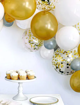 Luftballon Bogen 40 Ballons Set mit Konfetti weiß-gold - Unique - FashionsVida