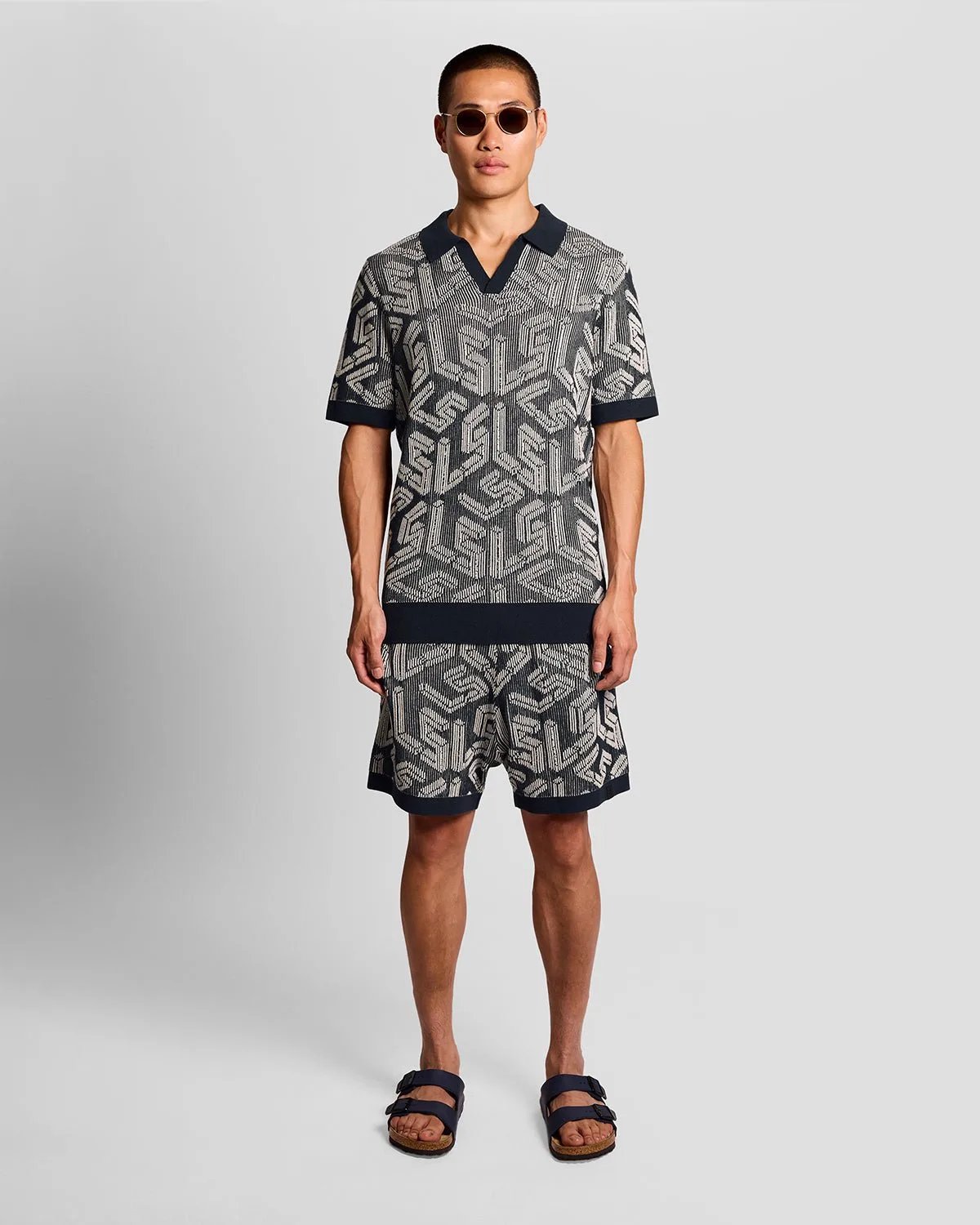 Men's Emblem Ribbed Knitted Shorts in Blue - Lyle & Scott - FashionsVida
