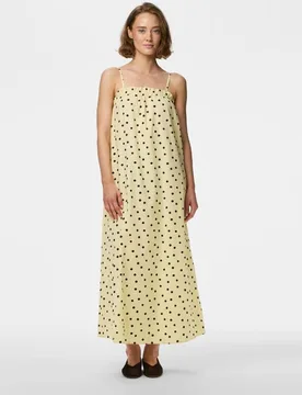 Vestido de mujer de lunares con escote cuadrado y tirantes finos - Pieces - FashionsVida