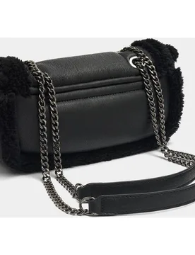 Bolso de fiesta multiposición con pelito en bordes en liso - Parfois - FashionsVida