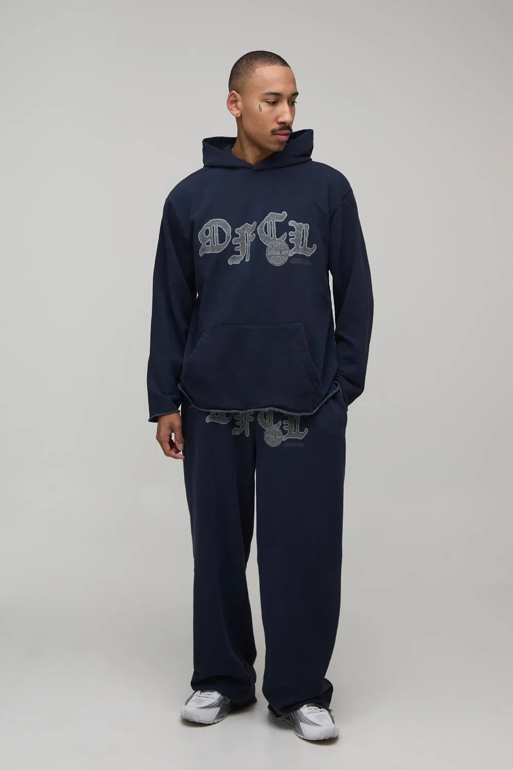 Herren Übergroßer OFCL Used-Look Gewaschener Loopback Kapuzenpullover Trainingsanzug Navy Größe Small - boohooMAN - FashionsVida