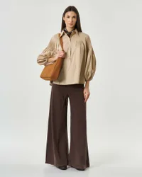 Camicia beige in cotone con maniche a sbuffo e dettagli a punto smock