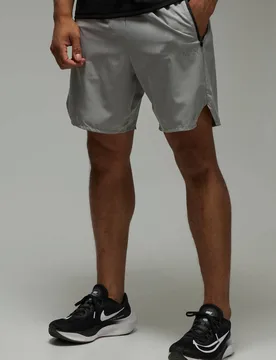 Herren Herren Active Perforierte Stretch-Gewebe 7-Zoll Shorts Light Grey Größe Medium - boohooMAN - FashionsVida