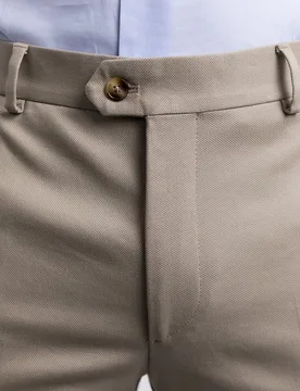 Pantalón de vestir de hombre soft slim en - Wickett Jones - FashionsVida