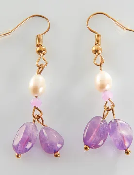 Amethyst-Ohrhänger mit Süßwasserperle - Amelie di Santi - FashionsVida