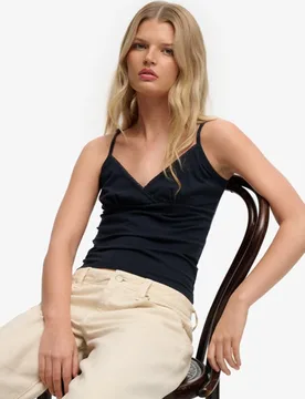 Superdry Damen Athletic Essentials V-ausschnitt Top mit Spitzenbesatz Navy - Größe: 42 - 24.99 - FashionsVida
