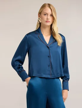 Camisa de mujer corta de satén con perfiles en contraste ajuste regular cierre frontal con botones a la vista - Motivi - FashionsVida