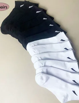 Calcetines cortos de hombre para pareja, de moda, casuales, deportivos, absorbentes de sudor, para todas las estaciones, en blanco y negro - Shein - FashionsVida