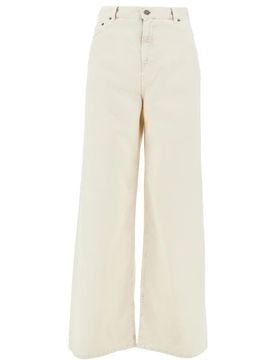 Chic Boyfriend Jeans with Distressed Detailing